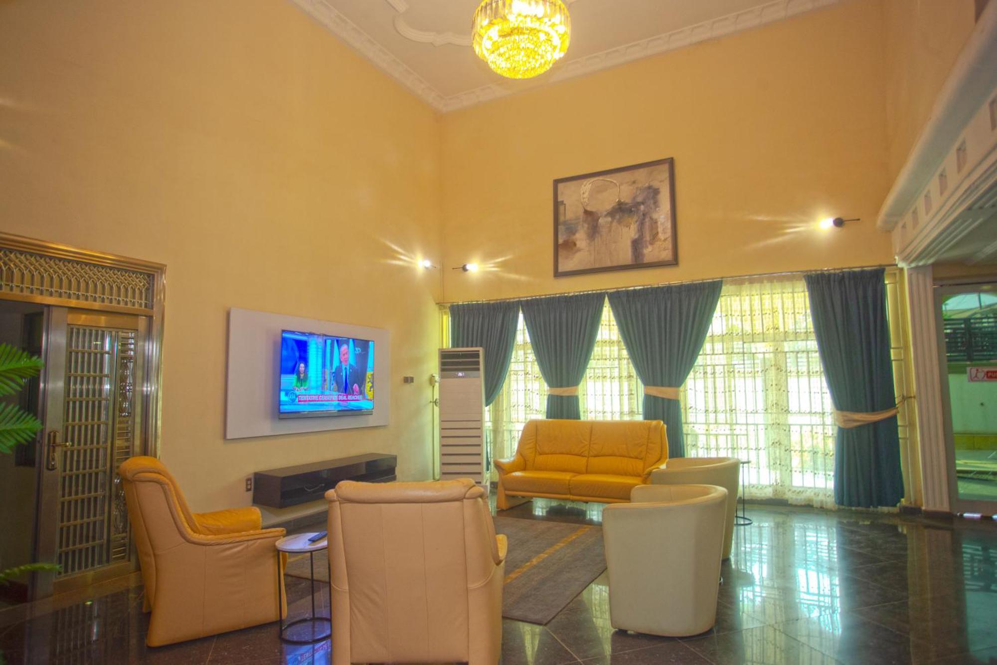 Labev Hotel Kumasi Esterno foto