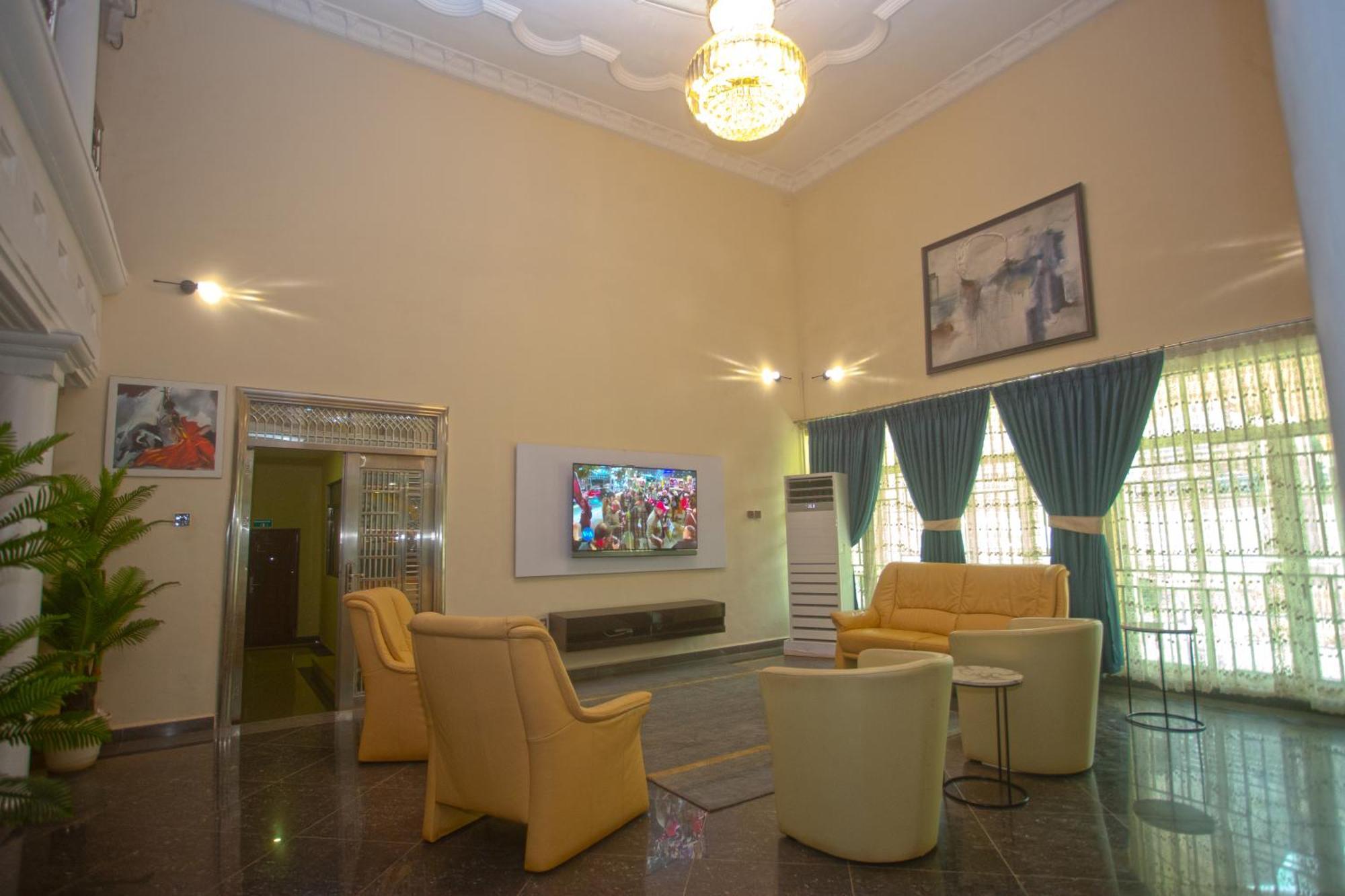 Labev Hotel Kumasi Esterno foto