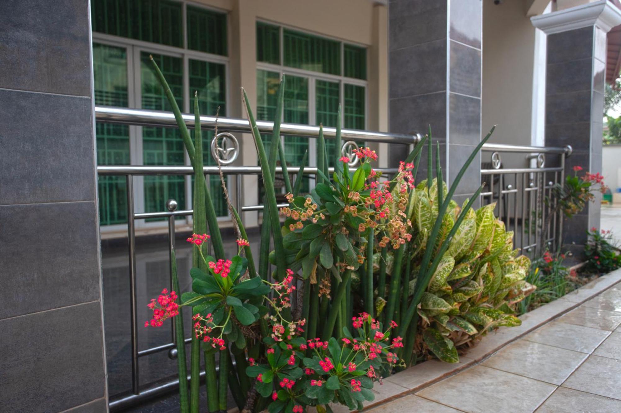 Labev Hotel Kumasi Esterno foto