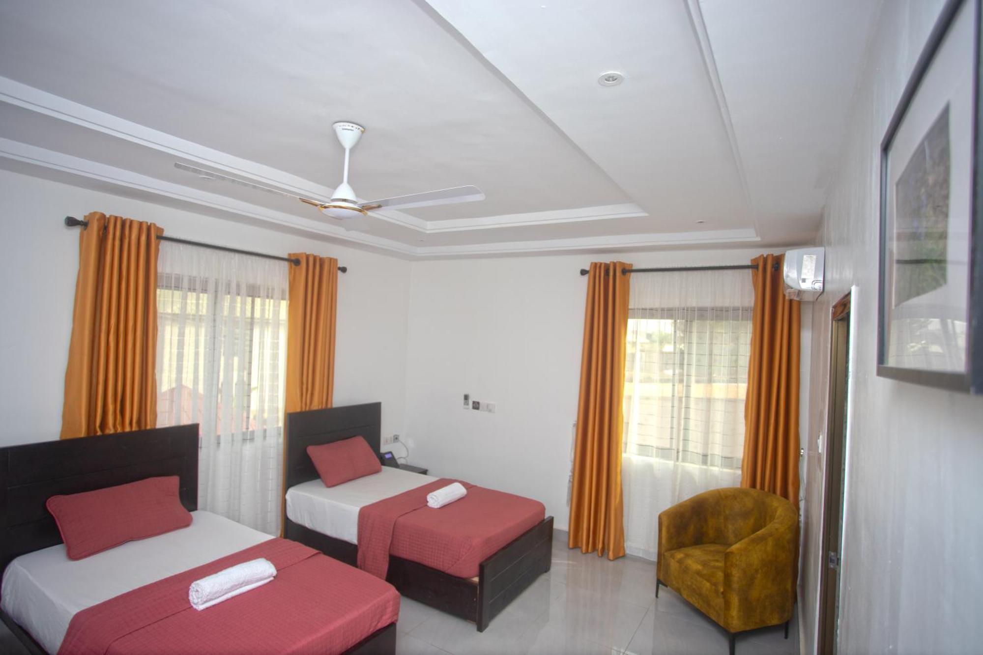 Labev Hotel Kumasi Esterno foto